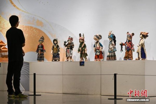配资股票网 第九届云南民间工艺美术作品展亮相昆明 荟萃滇艺匠心